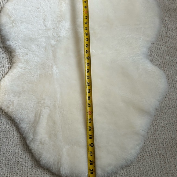 Soft Cream Sheepskin Rug - Picture 4 of 4
